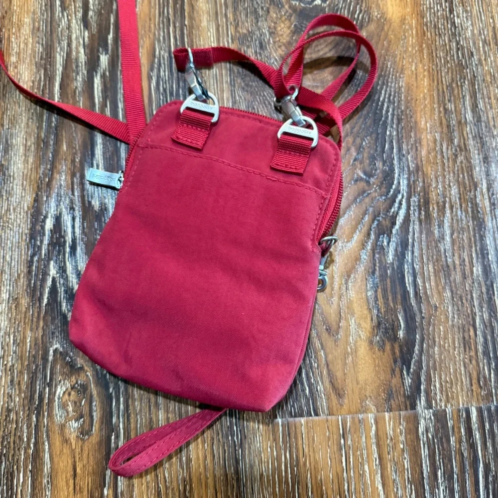 Baggallini Red Nylon RFID Crossbody Wristlet Travel Pouch Bag Purse